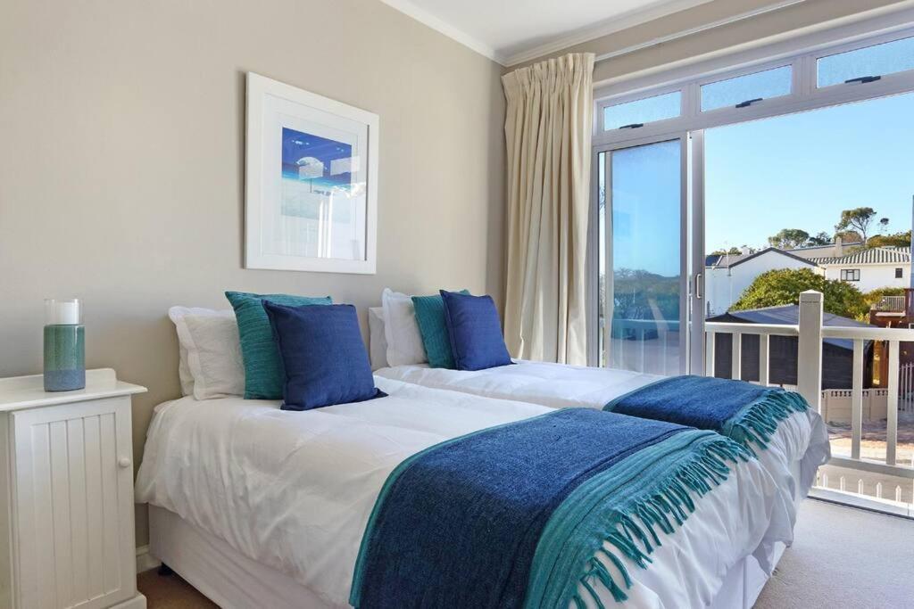 Apartment Penguin Haven . Luxury 2 Bedroom, Boulders Beach.