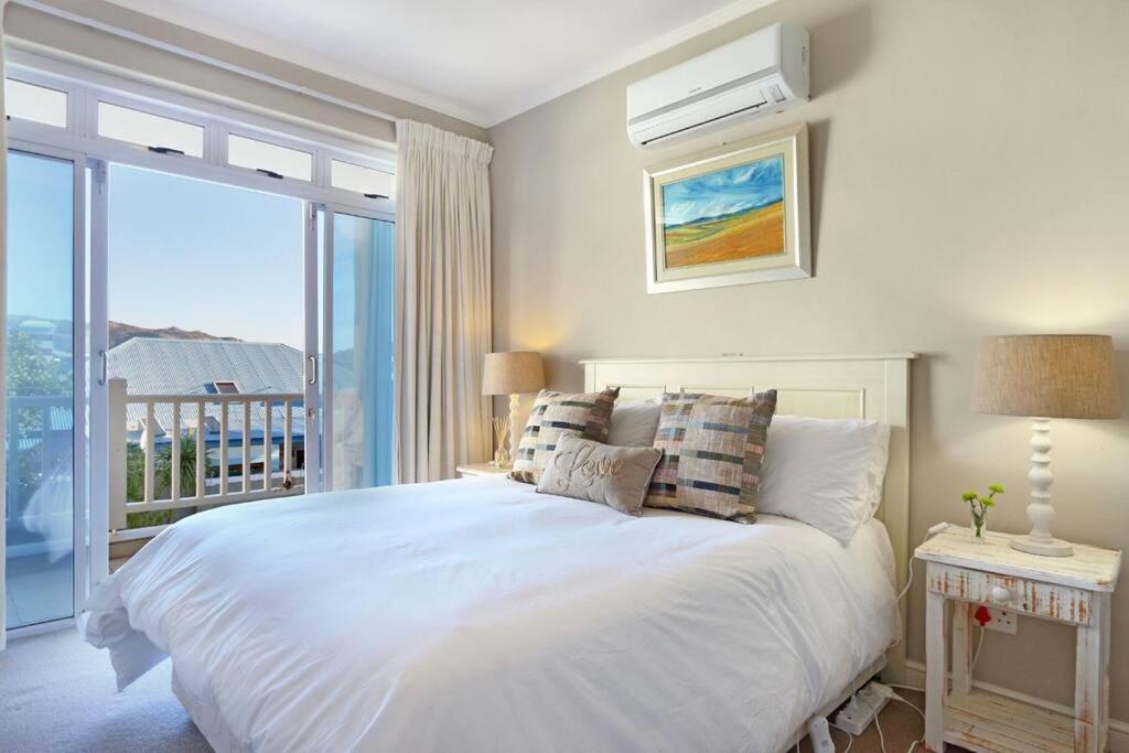 Apartment Penguin Haven . Luxury 2 Bedroom, Boulders Beach. *