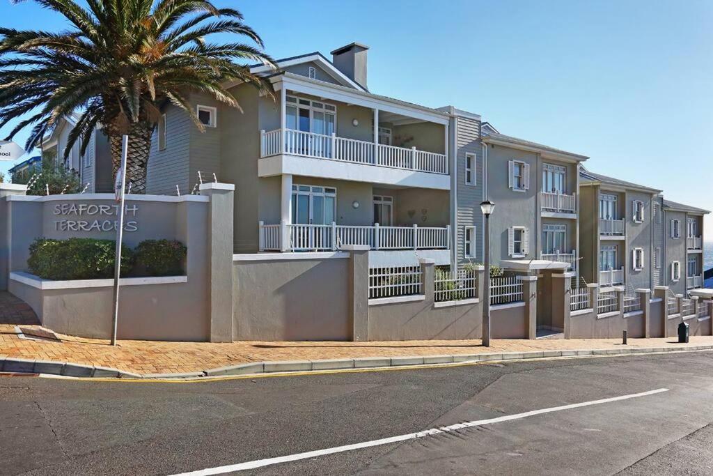 Penguin Haven . Luxury 2 Bedroom, Boulders Beach. Apartment