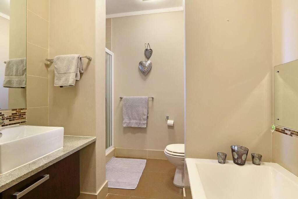 Penguin Haven . Luxury 2 Bedroom, Boulders Beach. Kapstadt